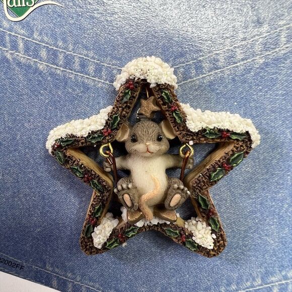 Charming Tails Vintage Pin Mackenzie Mouse Holiday Star Swing 2002 Denim Card - Picture 2 of 7